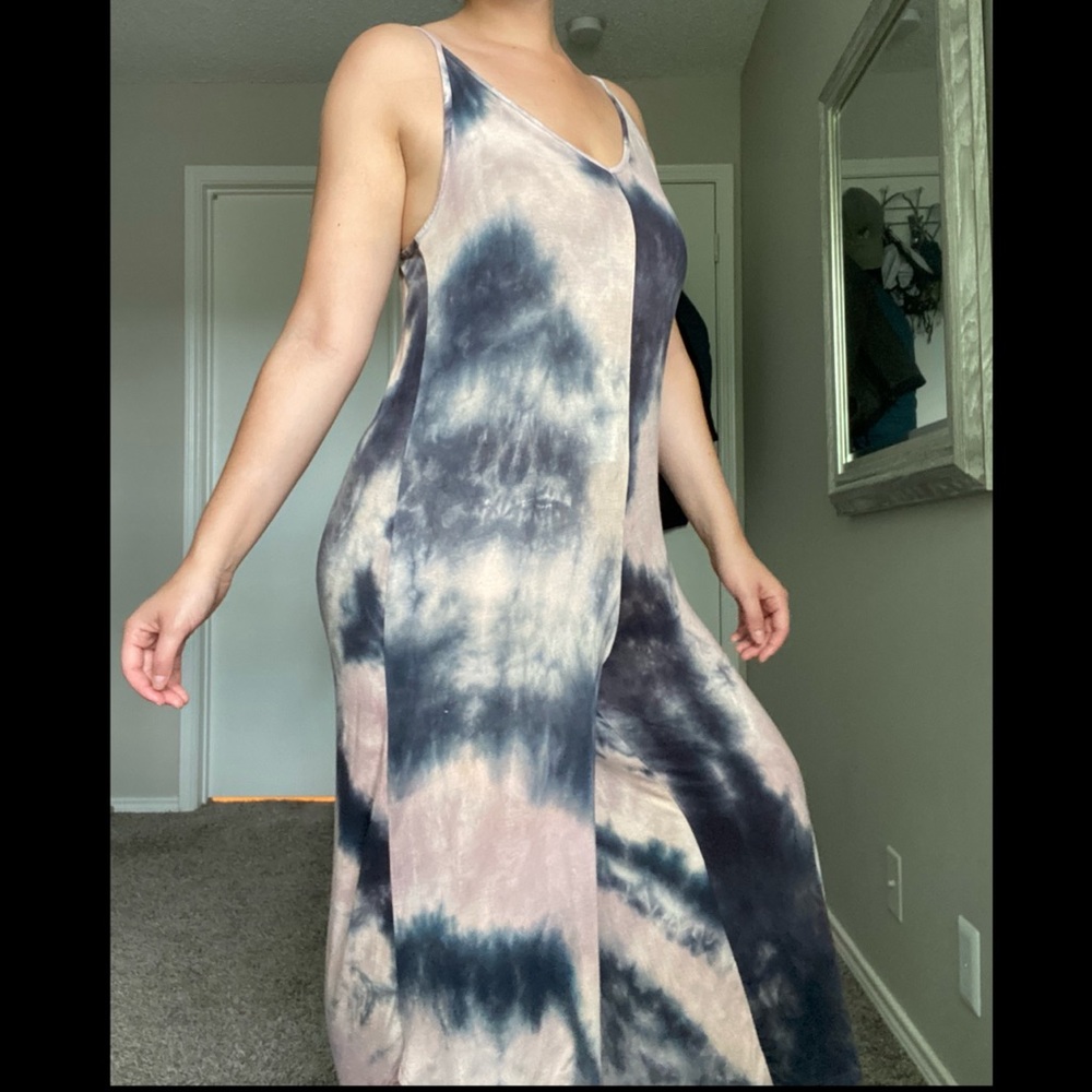 Tie-dye Jumpsuit. Loose-fit and super stretchy. Perfect for casual occasions. - Picture 10 of 15